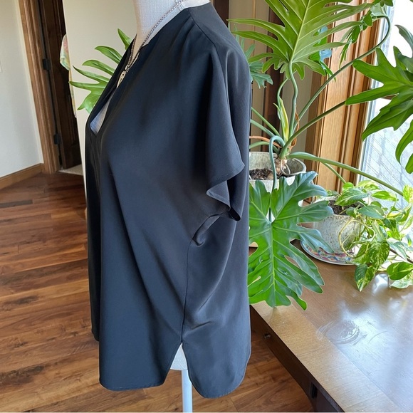 Vince V-neck Split Neck Cap Sleeve 100% Silk Black Minimalist Neutral Blouse Top - Picture 2 of 11